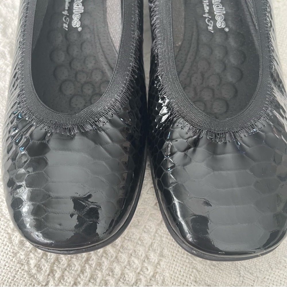 WALKING CRADLES Black Patent Leather Snake Print Ballet Slipper. Size 7 …